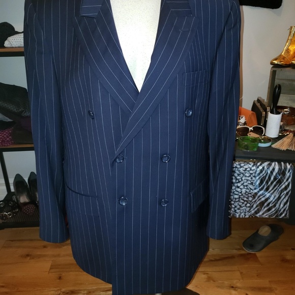 Navy pinstripe blazer size 20 (see info) - Picture 4 of 7